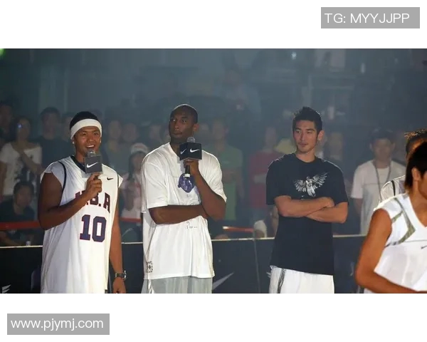 科比与足球明星的珍贵合影瞬间展现体育界的友谊与激情